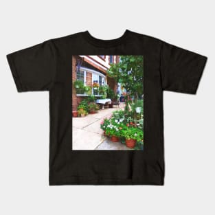 Belvidere NJ - Outdoor Cafe with Flowerpots Kids T-Shirt